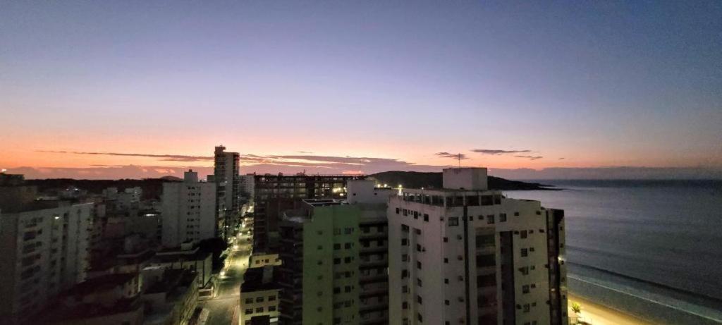 Cobertura C/ Vista Para O Mar E Montanhas, Churrasqueira, 4 Quartos 2 Vg Garagem Гуарапари Экстерьер фото
